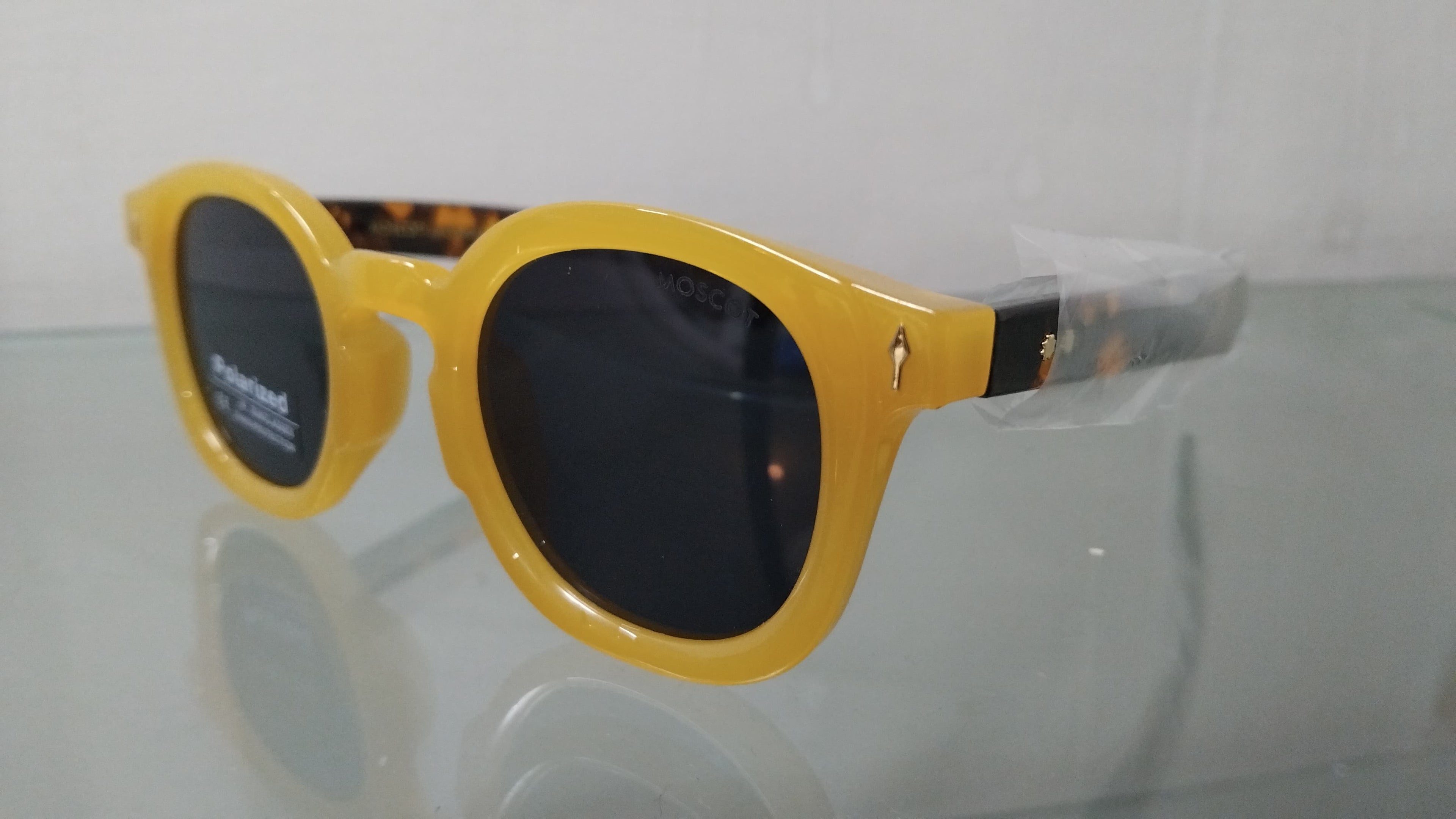 Round Sunglasses – Yellow Acetate Frame with Dark Lenses Vintage Style Unisex Shades
