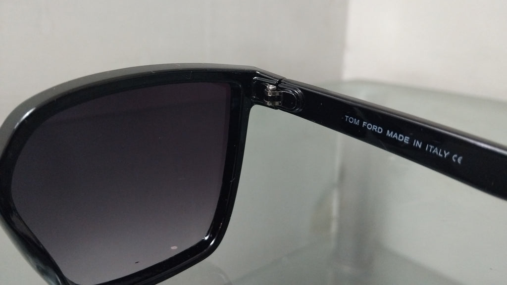 Stylish Black Square Sunglasses for Women – Premium Frame with Dark UV Lenses